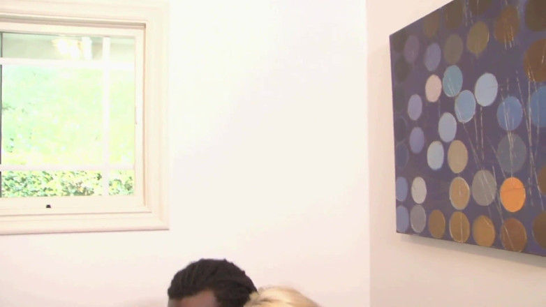 Radical Interracial: sunahre baalon vaali kamsin ko bare kaale land ki chudaee...