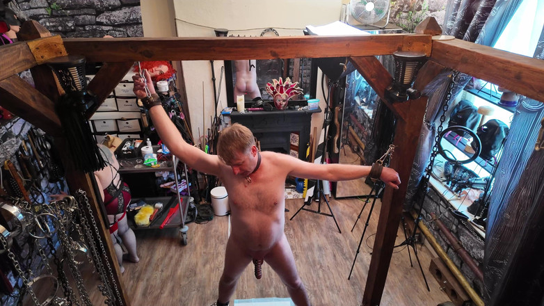 The Izars: Paní Izar &amp; Latex Bubble v žaláři část 2