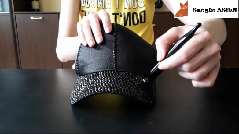 Saegin: 3[ASMR] Scratching rhinestones (no talking)