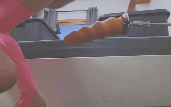 Chastitybeltboy: Người đàn ông trinh tiết với vớ cao su màu hồng thích...