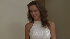 Girlfriends Films: Malena Morgan ontmoet haar milf bruidsmeisje