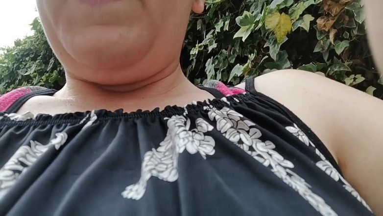 Nicoletta Embassi: Great outdoor squirting session
