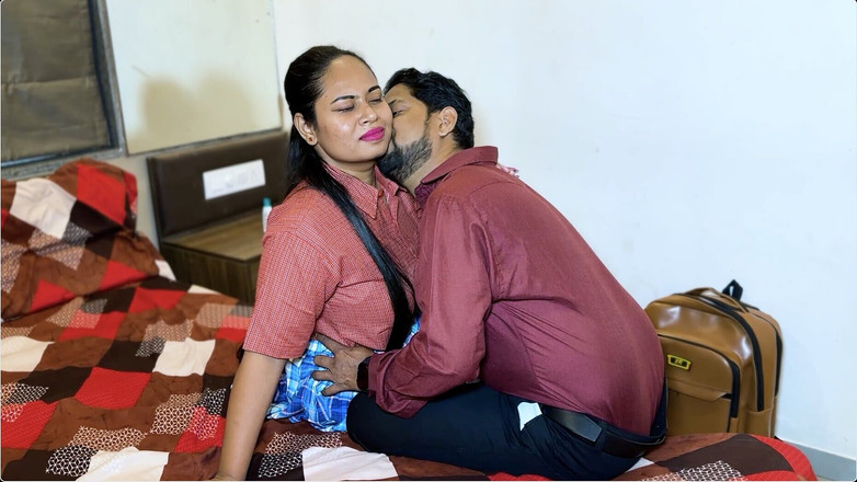 Bsolempusha: L'insegnante ha portato la studentessa a casa