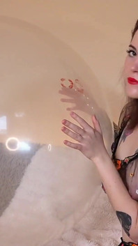 透明なバルーンキス