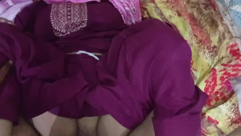 Bhabhi UP: सास और दामाद जमकर पिलाई कारी उसके घर