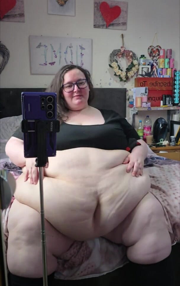 SSBBWLadyBrads: SSBBW BBW ベリーゴッデスのバスルームストリップ