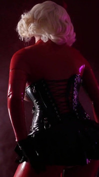 性的なピンアップフェチモデルゆっくりとからかう油性光沢のあるセックスコスチューム - ハロウィーンビデオ(arya Grander)