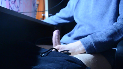 Vinn th20: I masturbate dick while the girl is at work.