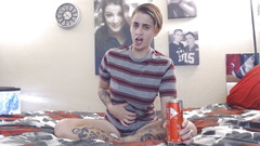 Abby Anna: Red Bull ostré nové odřízlé