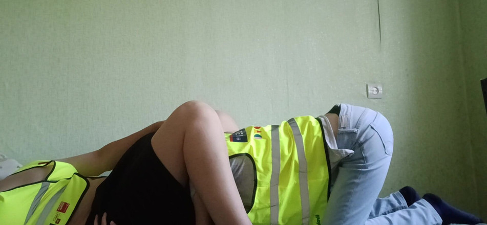 Lesbian-illusion: Hete risicovolle seks tussen twee lesbische collega's op het werk
