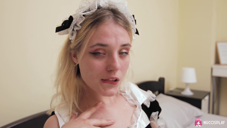 Nu Cosplay: Angelina Bong é uma empregada com tesão que se fode em...