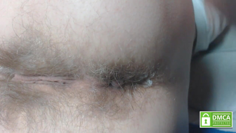 Risky Hairy Couple: Ditalino nel buco del culo ed un ditalino nel buco...