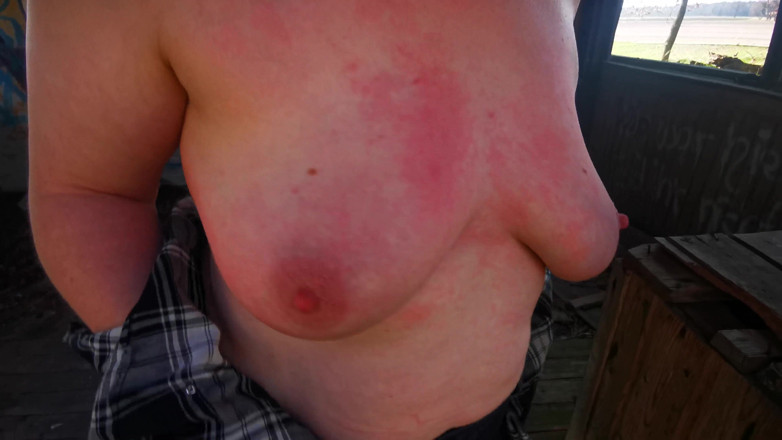 Bouncy Tits Action: Antes de cenar, las tetas golpeadas