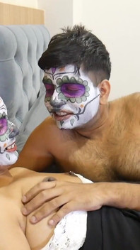 Gospodină desi excitată care caută romantism extraordinar de la soțul muncitor 1