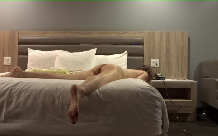Cock Sucking Granny: Nenek Asia dihargai kontol putih besar