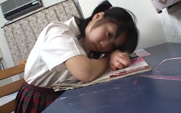 Japan Girl: Japanese Teen Enjoys Facial