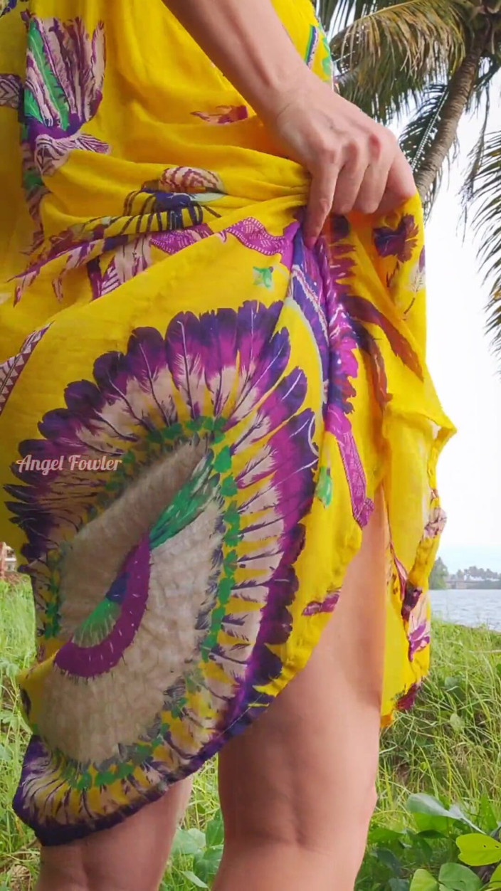 Abella Love: Compilazione di pisciate pubbliche tropicali