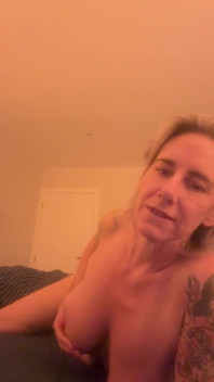 Horny After Dirty Chat with a Complete Stranger, I Made Myself Cum for Him