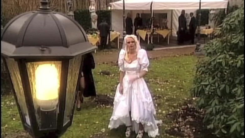 Inhonorof porn: Blowjob Auf Der Hochzeitsfeier