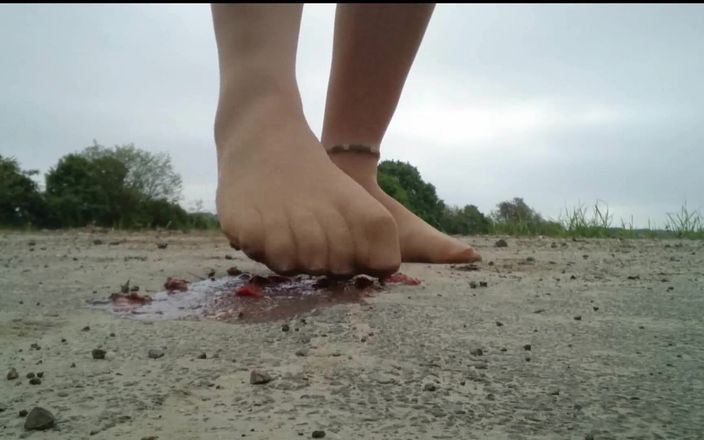 Carmen_Nylonjunge: Nylonowa stopa truskawka zmiażdżone, miażdżąca na zewnątrz
