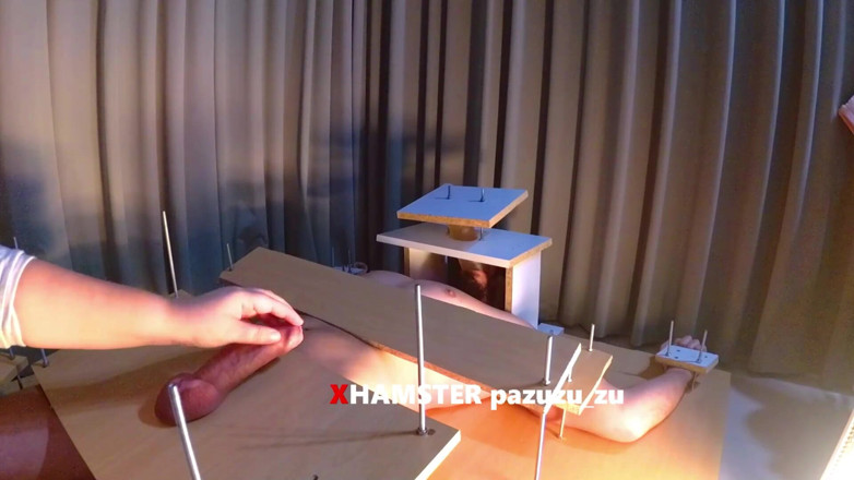 Pazuzu_zu: Ellas vestidas, él desnudo - femdom cbt masturbación con la mano Orgasmo...