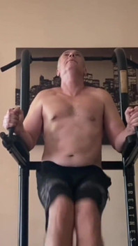 Gym di rumah, merokok dan masturbasi