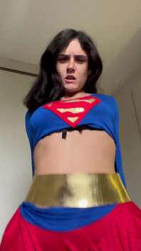 Supergirl Mesmerized - penguasaan kepada ketaatan