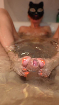 Paja De Zapatos En La Bañera X Paja De Talón X Paja Con El Pie De Rubia Con Uñas Largas De Los Pies