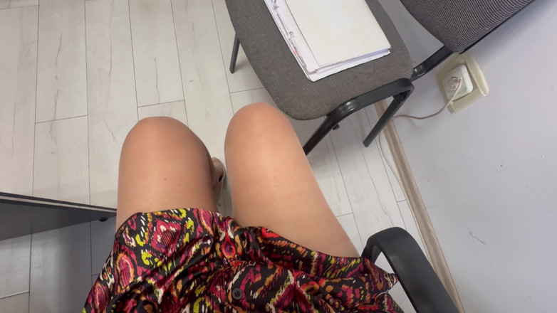 Step Mommy: Hot Elegant Stepmom Shows off Her Sexy Legs in High...