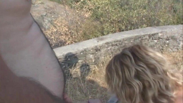 Real Home Made: Milf trazida na floresta e fodida por um monte de...