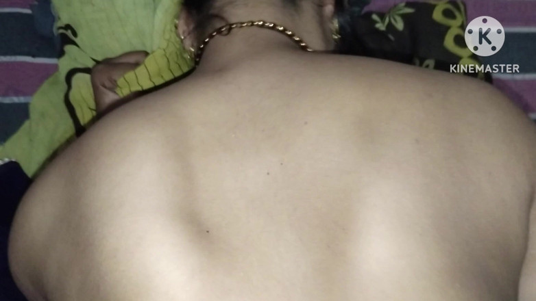 Ankurpriya000: 当继父不在家时，继母被继兄弟狠操