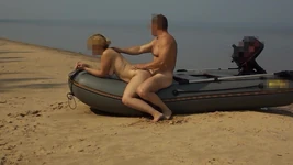Increíble sexy milf en barco