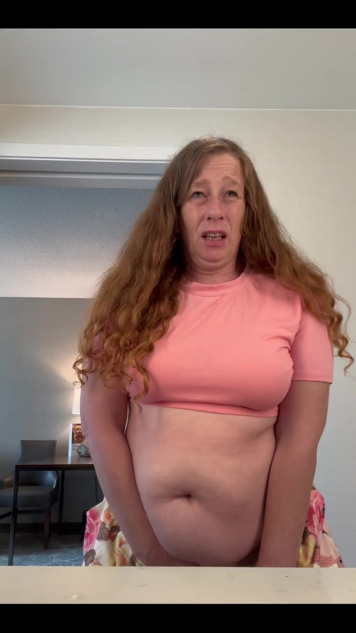Honeyfleur: Honeyfleurluv Wants Your Cock Right Now and Bring Your Tongue...