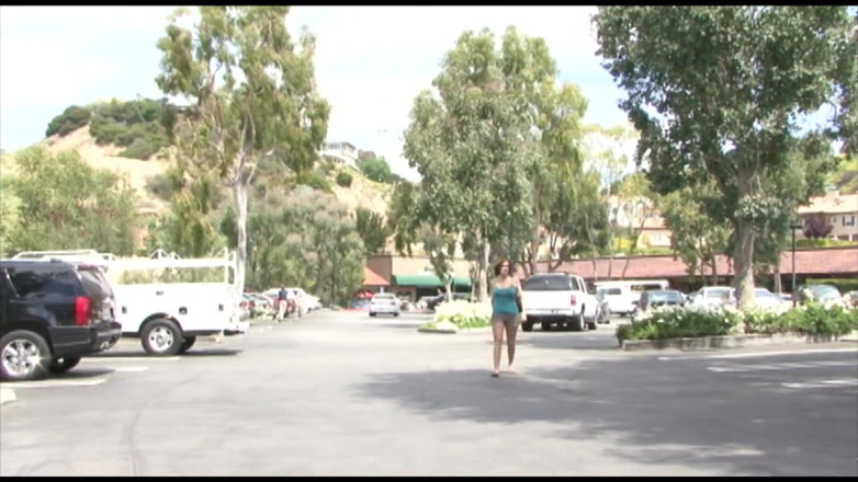 Public Pickup: Una milf rossa arrapata geme mentre si fa davvero sfondare...