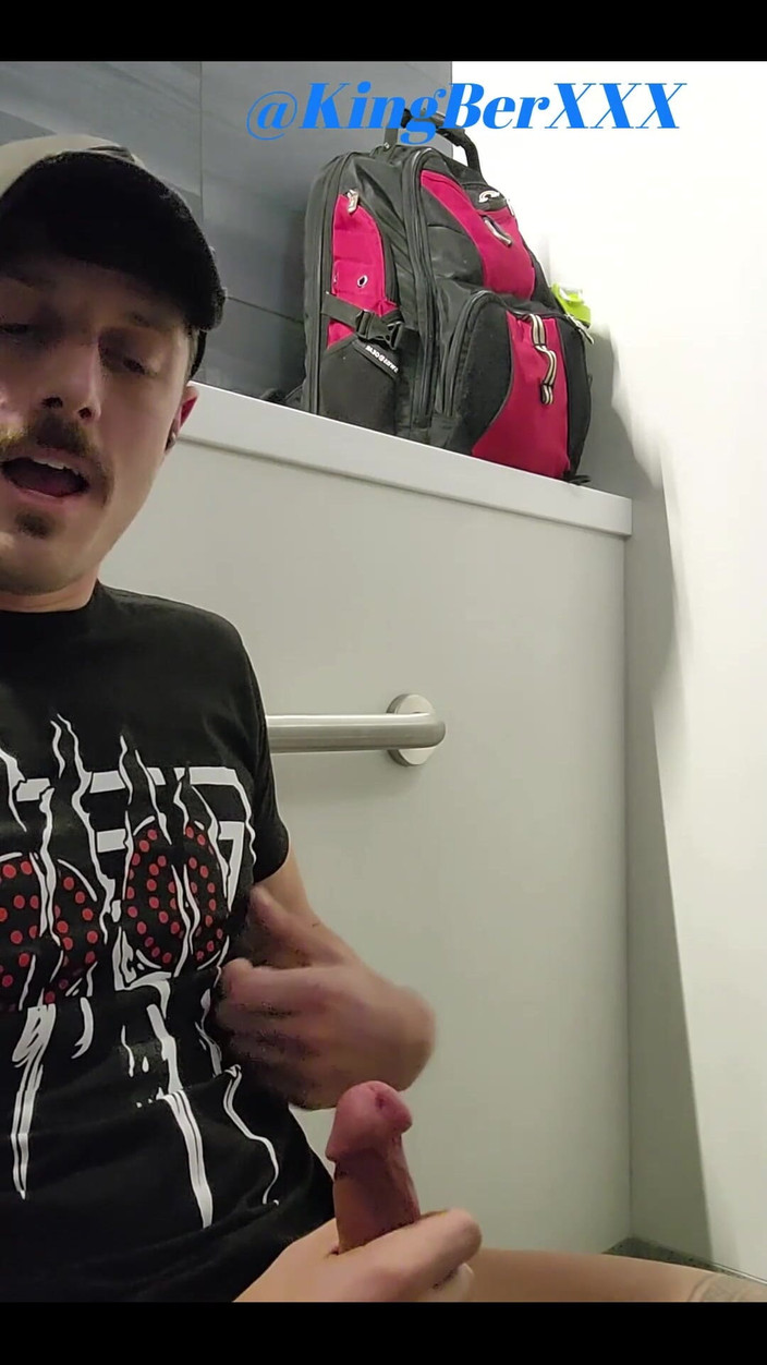 KingB8er: I Get so Horny