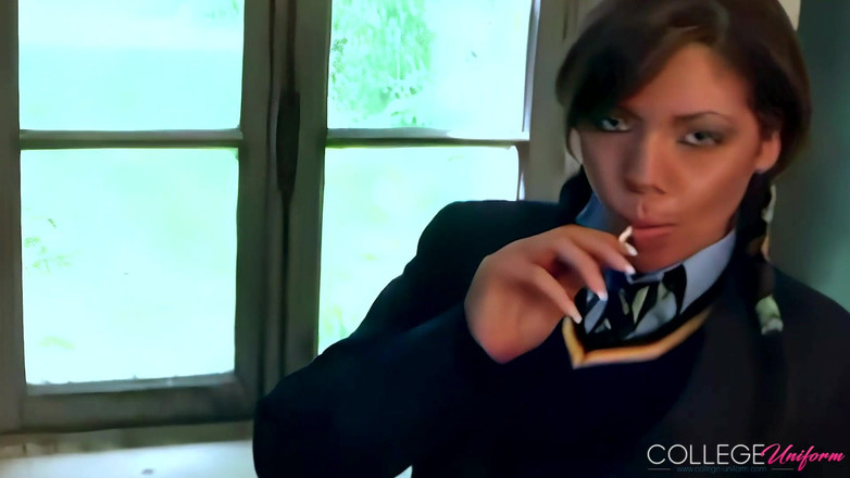 College Uniform: Працює за участю Саманти Бакстон