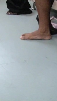 Shay, MILF à gros nichons, se fait baiser par une grosse bite noire et son mari regarde