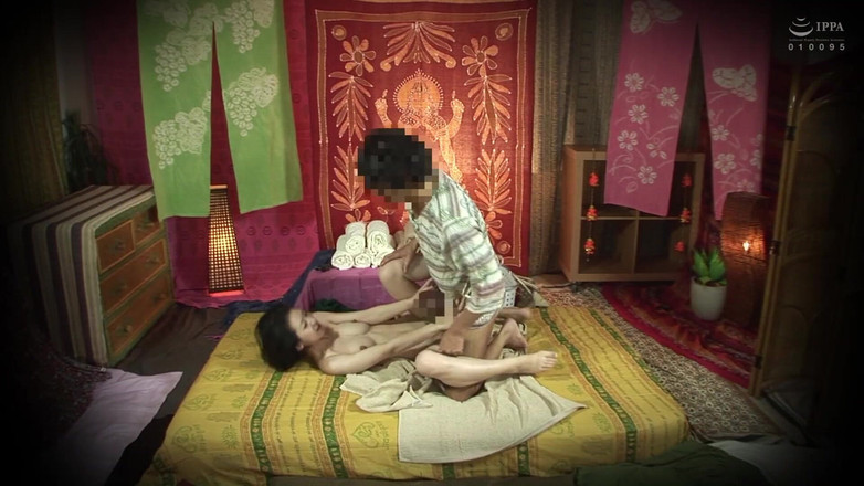 Raptor Inc: Gifta kvinnor creampied av onda händer under massage - 11