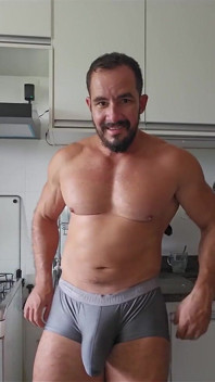 Gigantyczny kutas w bieliźnie