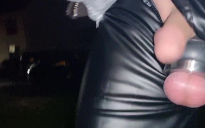 kinkygaynudist: Mein erster "schwanz raus" spaziergang in der Öffentlichkeit