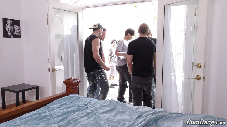 Cum Bang: Кіра Нуар заглотує і дрочить на білих членах