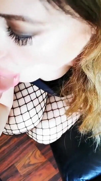 MILF แซ่บดูดควยแล้วพ่นน้ำแตกใส่อาหาร