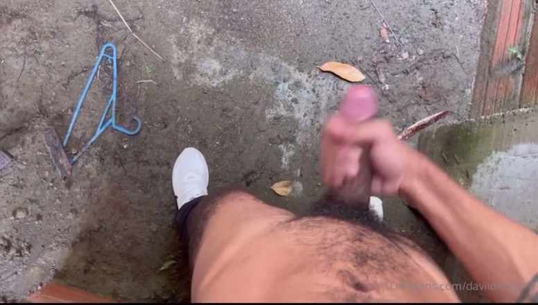 vergar4_daviid: 버려진 집을 찾았고 자위하기 위해 들어갔어