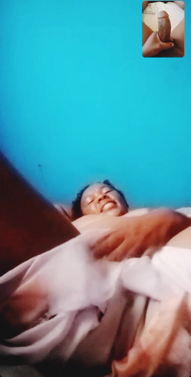 Me and my new slut: Azgın anne görüntülü görüşmede mastürbasyon yapıyor