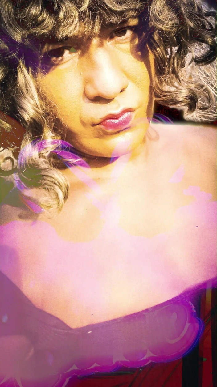 kandiKane: Awek transeksual banci jalang dikongkek dubur keras oleh dildo zakar...