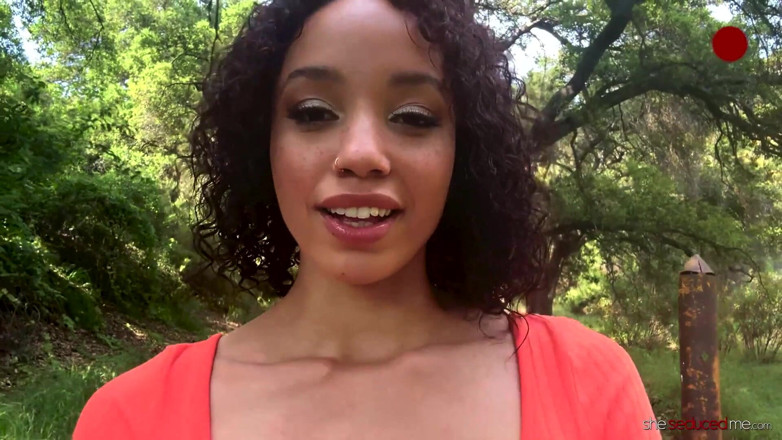 She seduced me: Outdoor Lesbian Content Creators