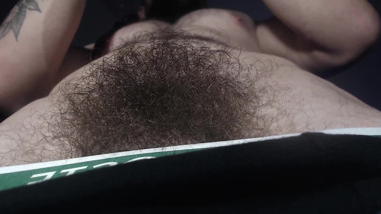 Hunky time: 털이 무성한 알파