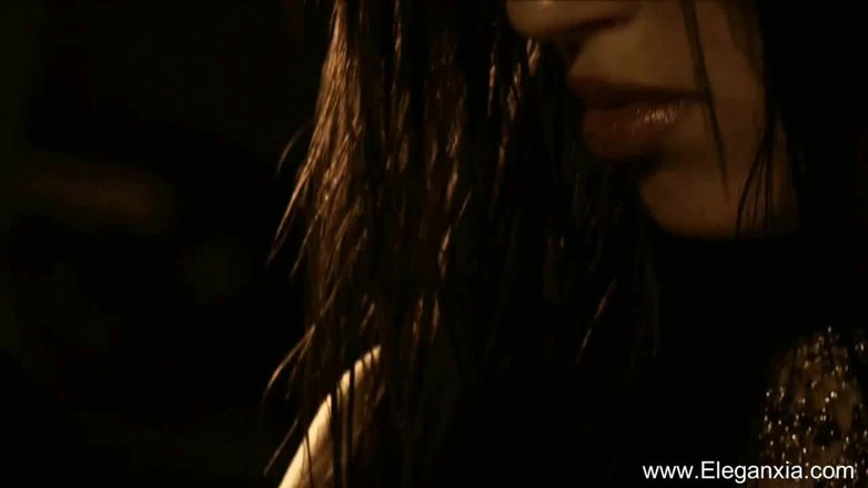 Eleganxia: Eleganxia - Eleganxia 2 Bolly. Si rambut coklat berminyak seksi dalam video...