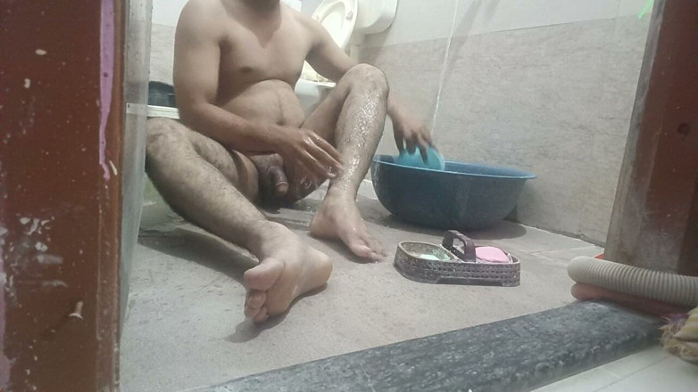 LovedSunsine1990: I always bathe naked.