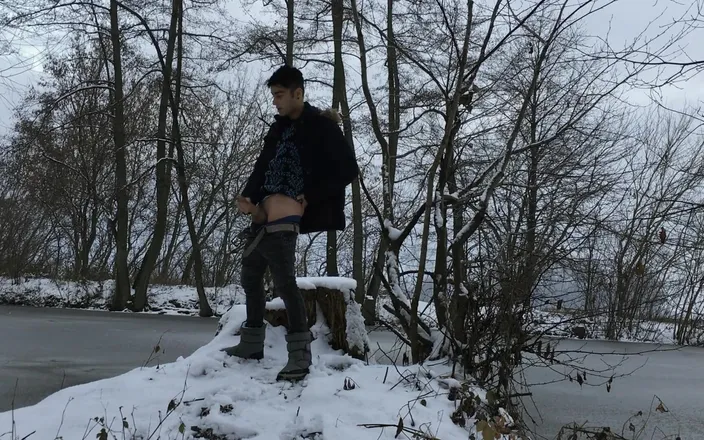 Idmir Sugary: Romantic Frozen Lake Jerking off